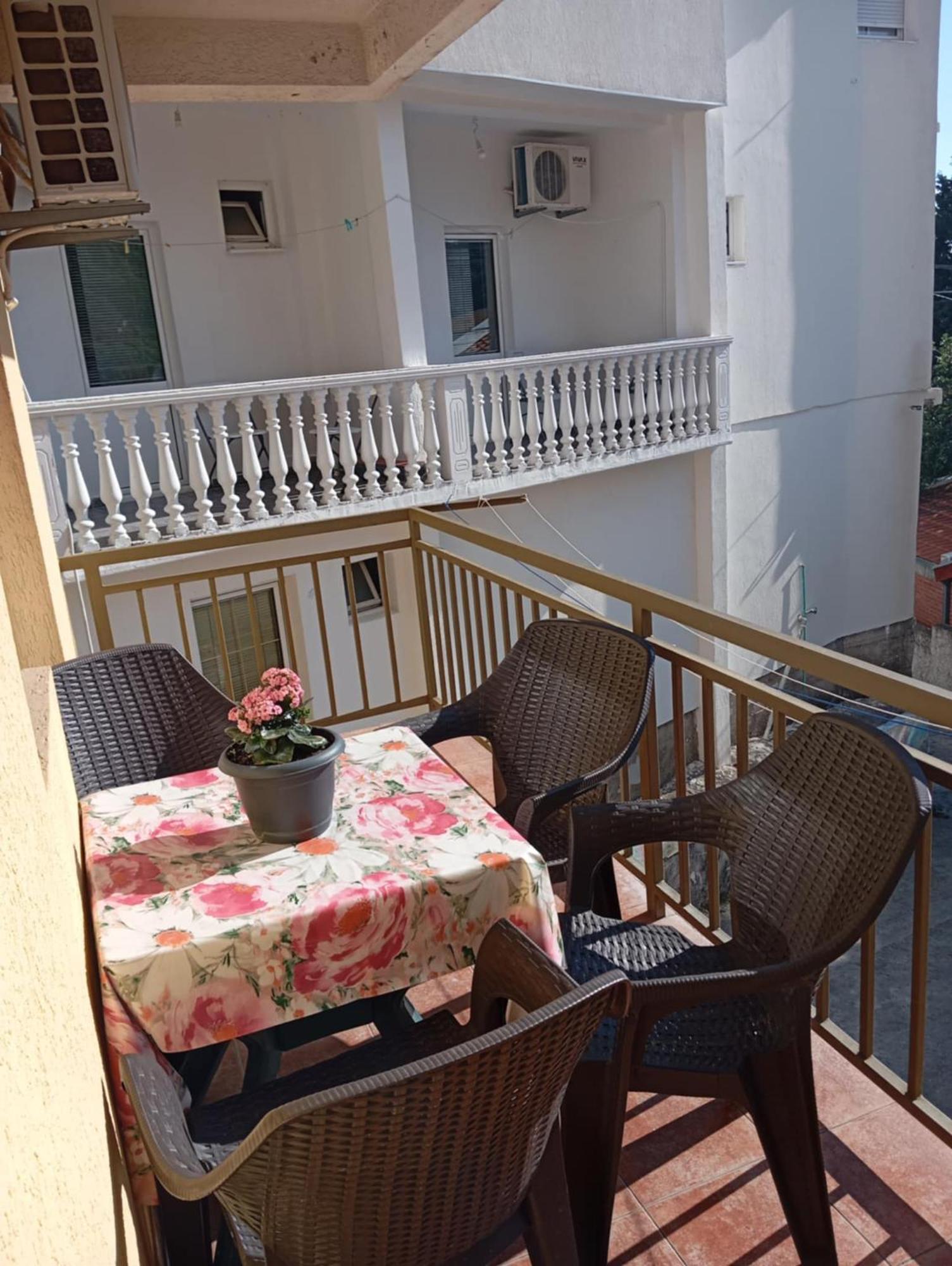 Vito Apartments Sutomore Exterior photo